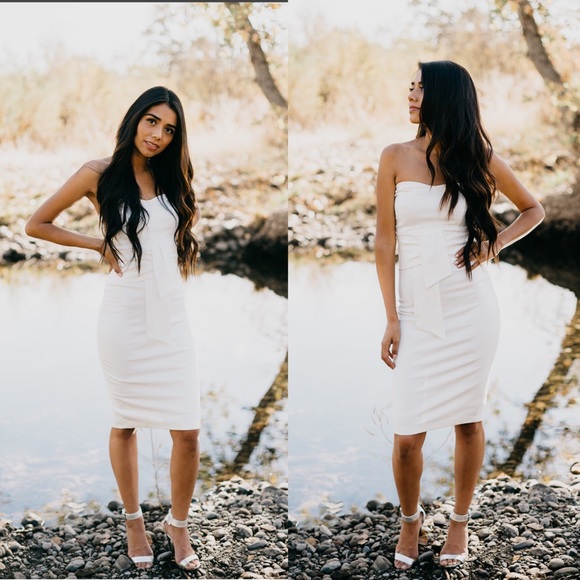 Lulus Dresses & Skirts - Bodycon strapless Ivory midi dress